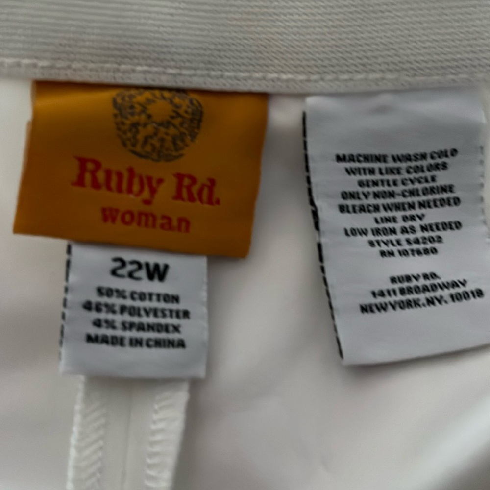 Ruby Rd white ankle pants. - Picture 3 of 4